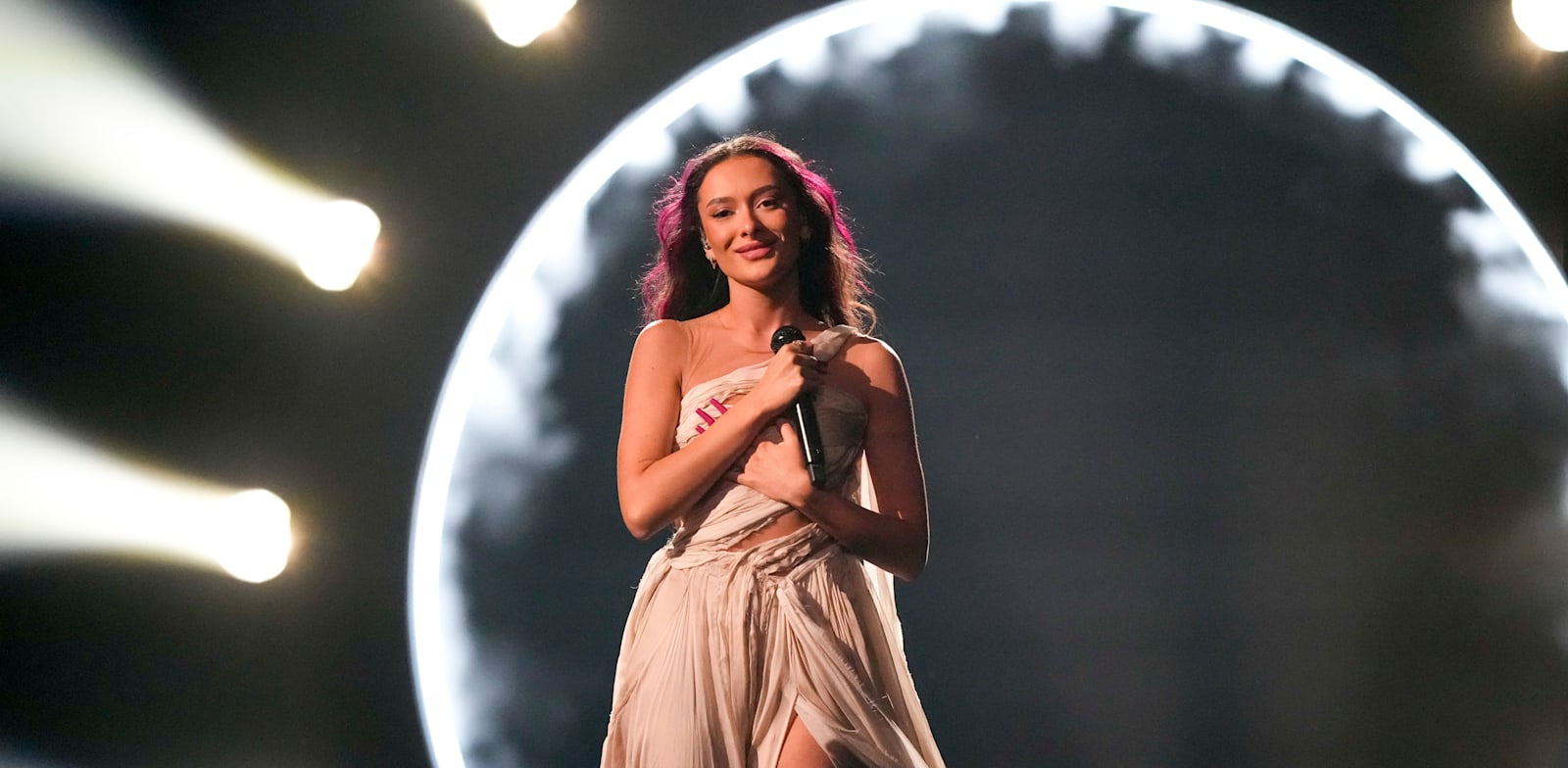 "עדן גולן בחצי גמר האירוויזיון / צילום: Associated Press, Martin Meissner"