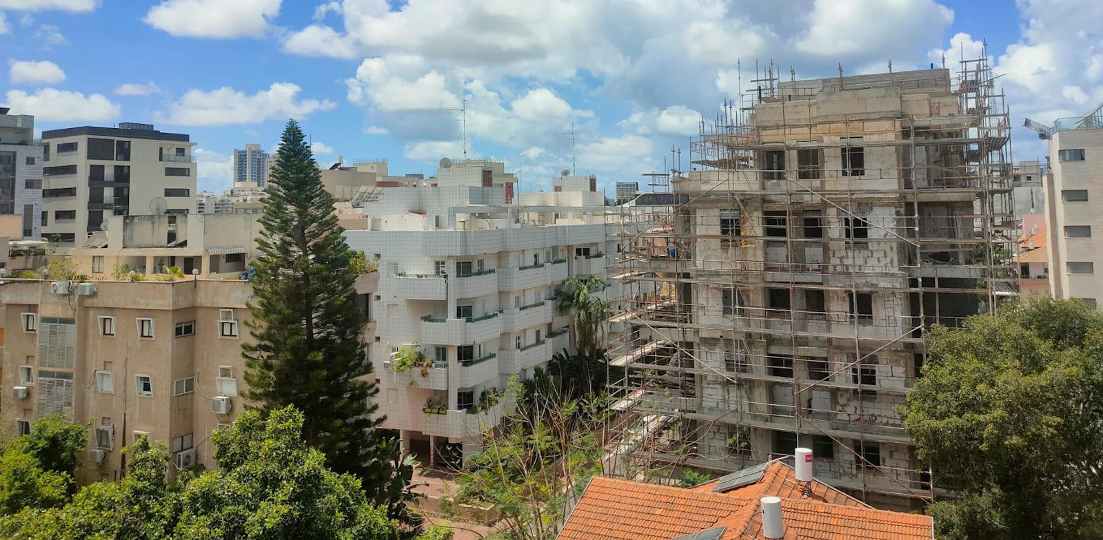 "בנייה ברמת גן / צילום: פביו טרופה"