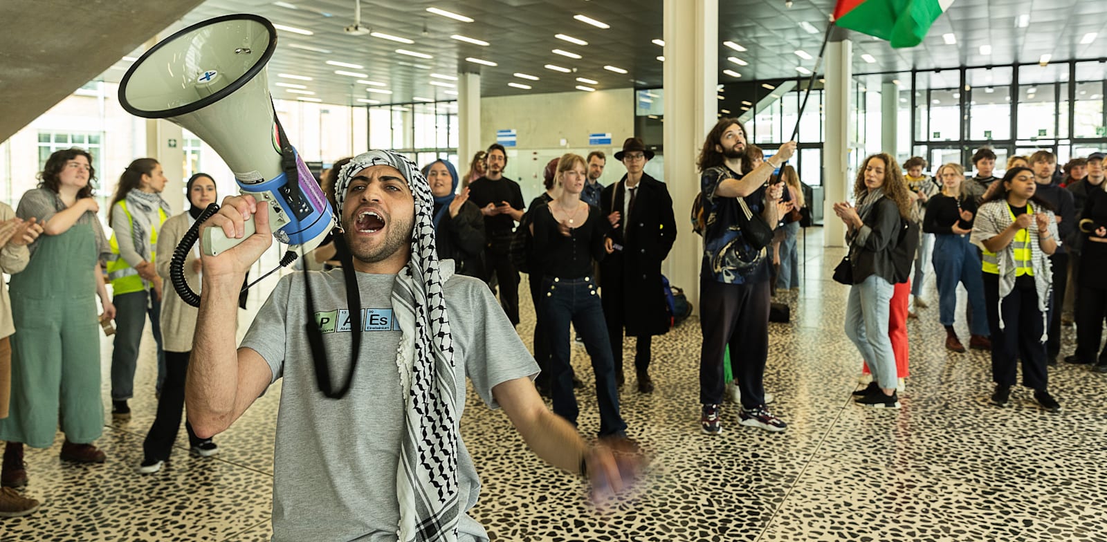 "הפגנה פרו-פלסטינית באוניברסיטת גנט בבלגיה / צילום: Reuters, JAMES ARTHUR GEKIERE"