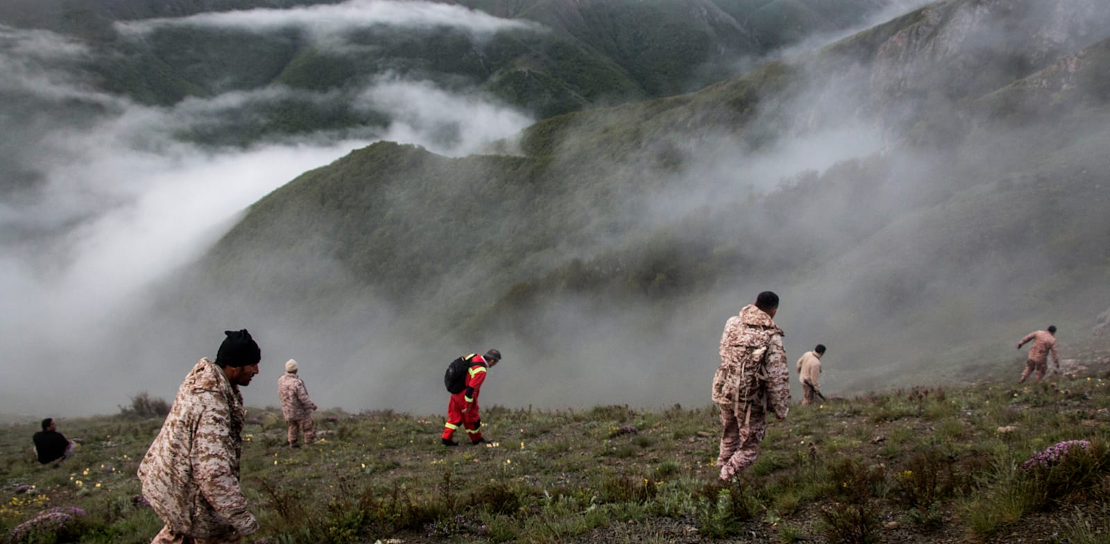 "צוות חיפוש אחר נשיא איראן, איברהים ראיסי / צילום: ap, Azin Haghighi"