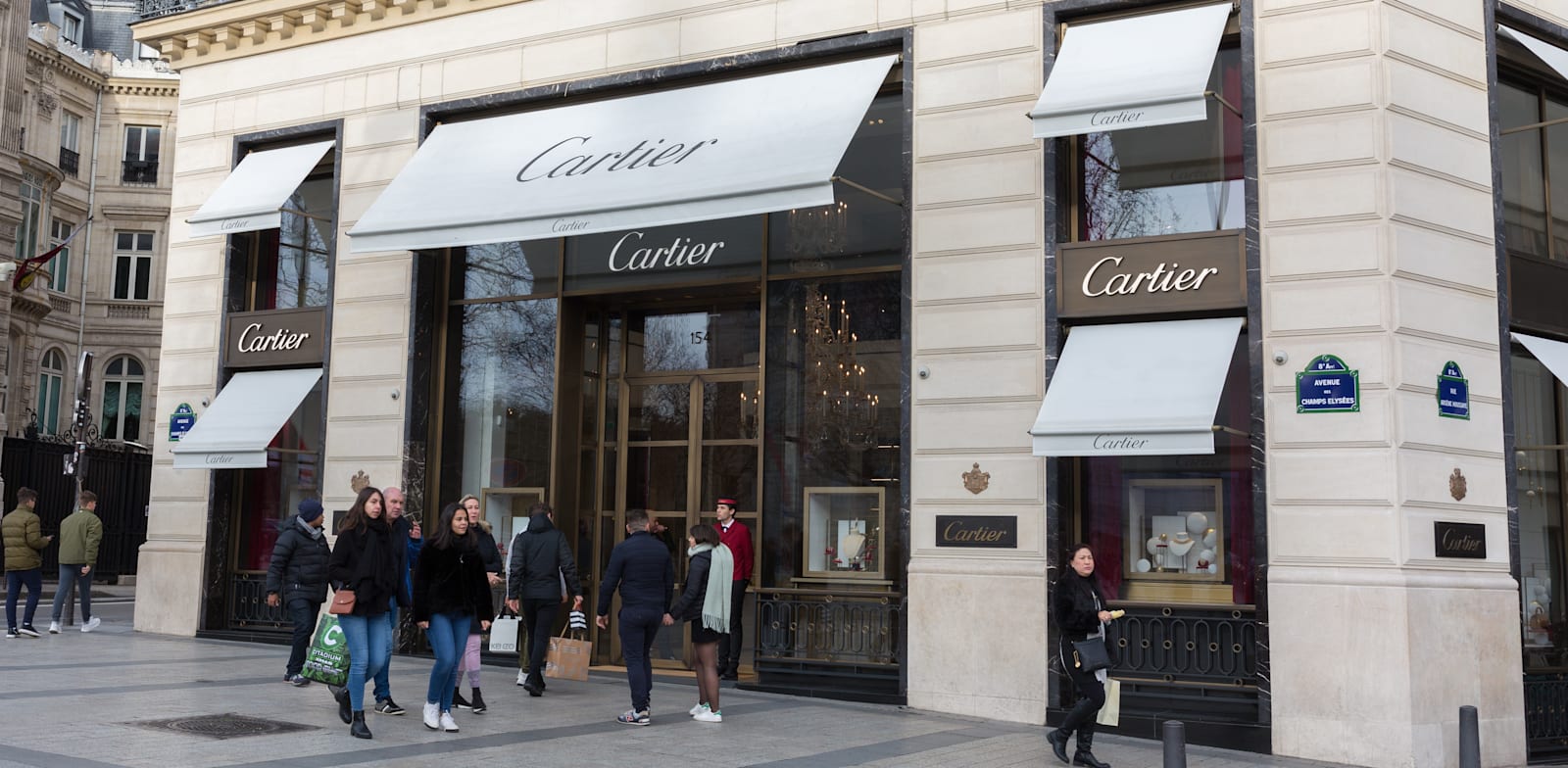 Luxury Shopping Streets: Unaffected by Interest Rates and Competition for Prime Locations