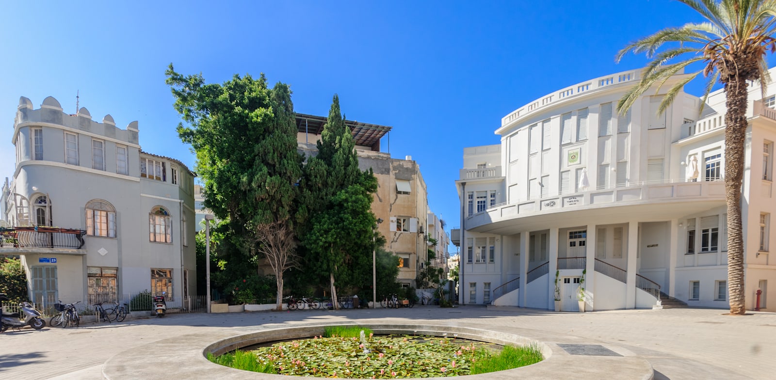 "כיכר ביאליק בתל אביב. נכללת בתוכנית ''העיר הלבנה'' / צילום: Shutterstock"