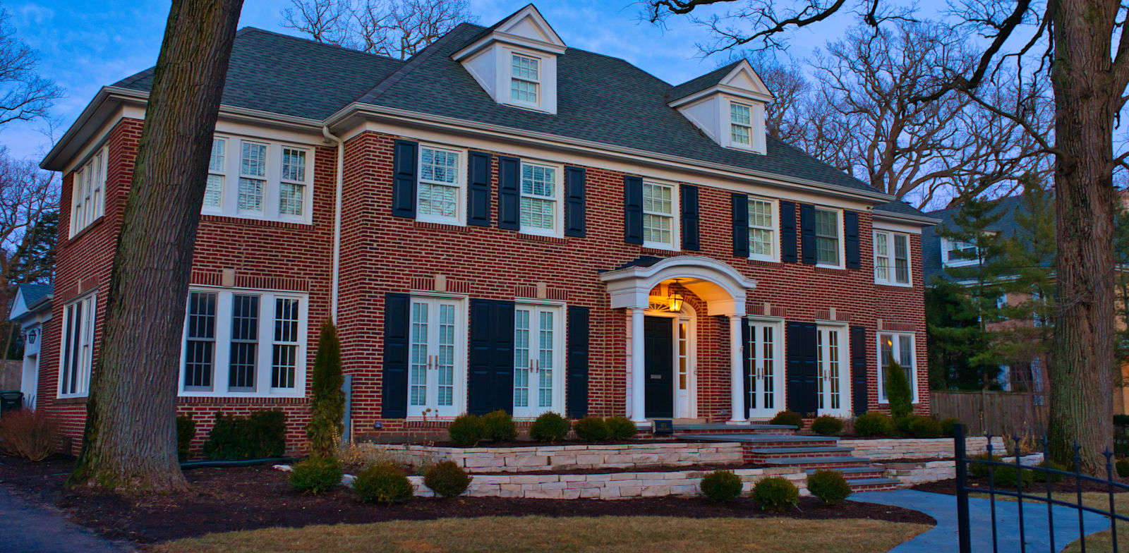 "הבית מהסרט שכחו אותי בבית / צילום: Shutterstock, Sharon Wildie"