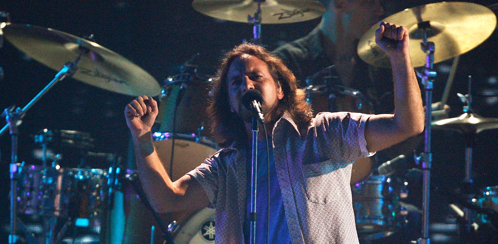 "אדי ודר בהופעה. העיד בפני הקונגרס נגד טיקטמאסטר - וחזר לעבוד איתה / צילום: Reuters, Mario Anzuoni"