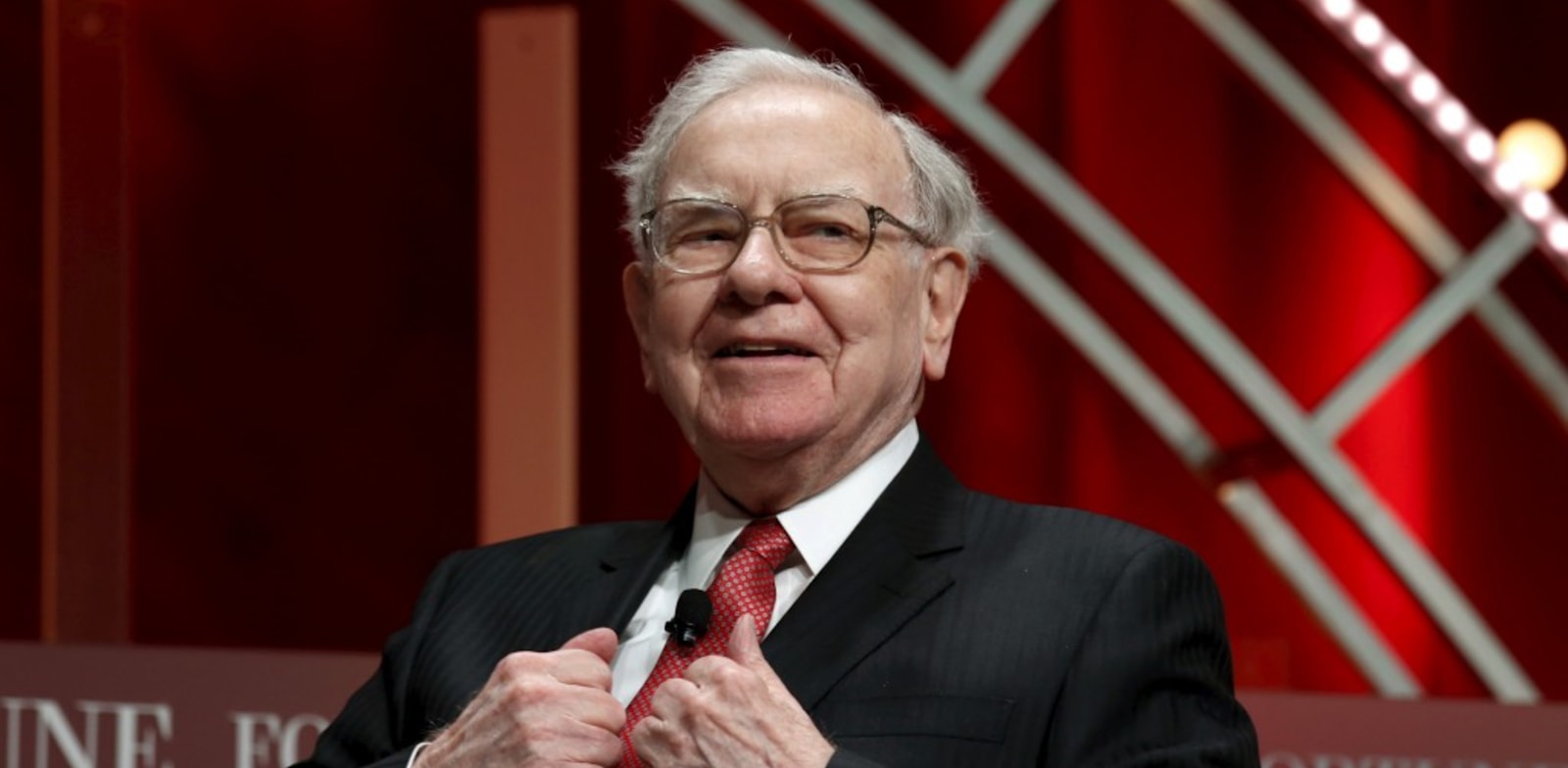 The stock that gives Buffett a 50% profit since the beginning of the year, and the one in which he loses