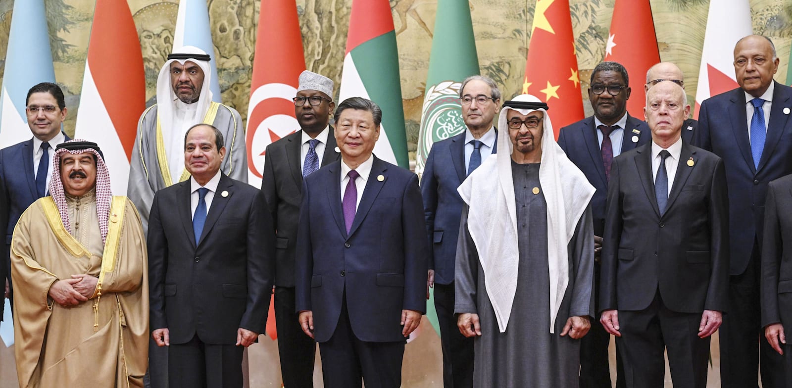 נשיא סין, שי ג'ינפינג, ומנהיגי מדינות ערביות בבייג'ינג / צילום: Reuters, Kyodo
