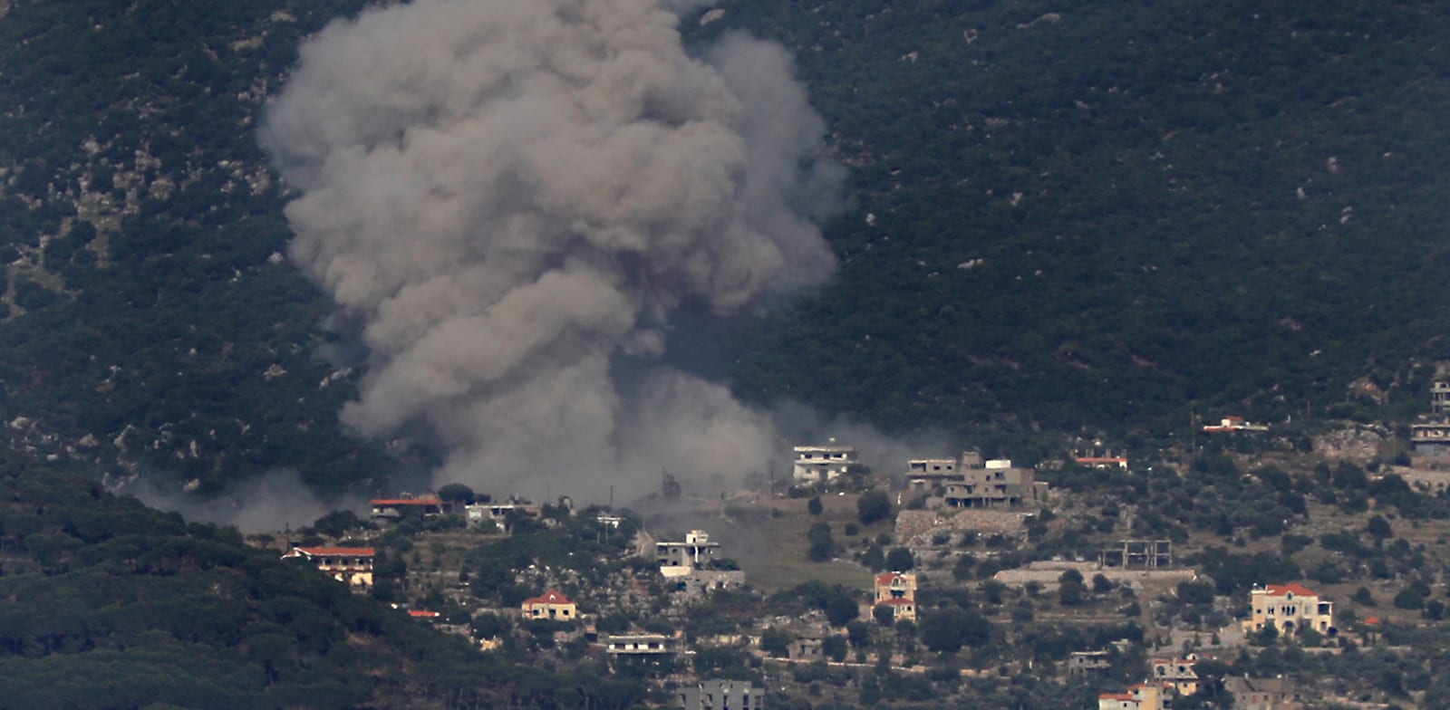 תקיפה של צה''ל בגבול לבנון / צילום: ap