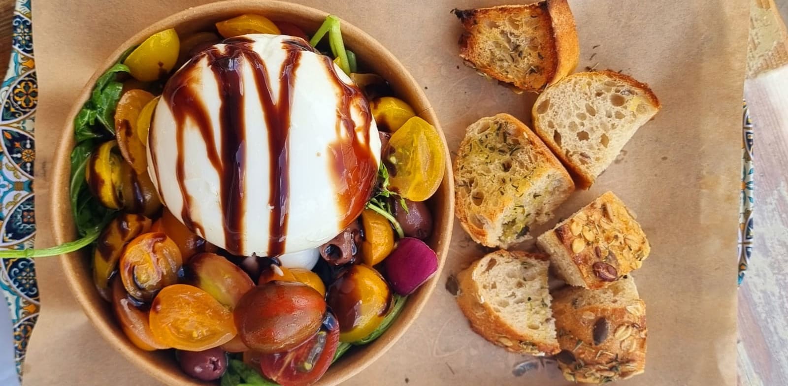 "סלט עגבניות של לה בוסתן / צילום: אלי אלחלל"