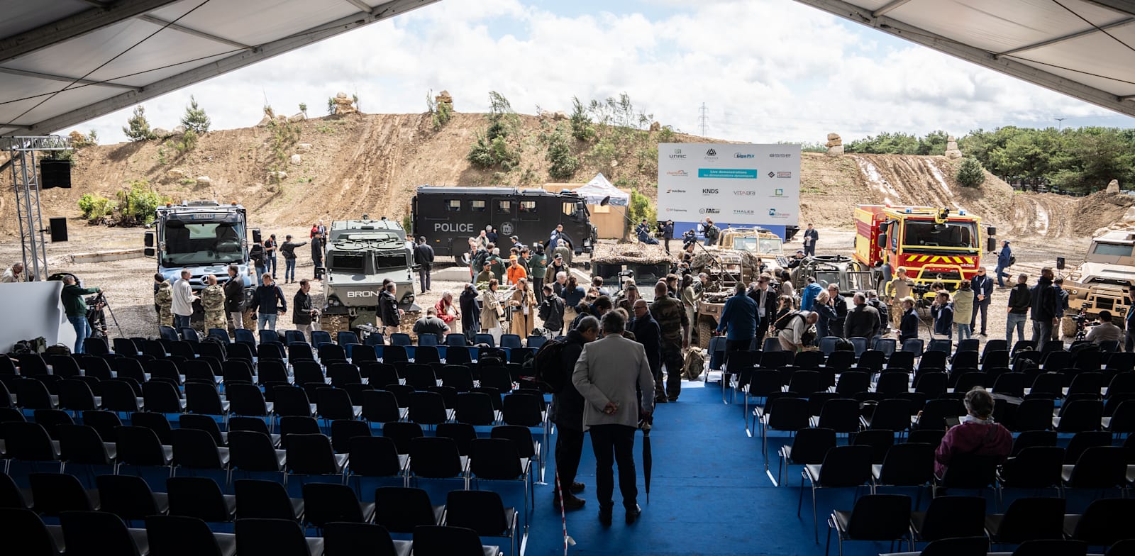 "תערוכת יורוסאטורי / צילום: Reuters, Chris Emil Janßen"