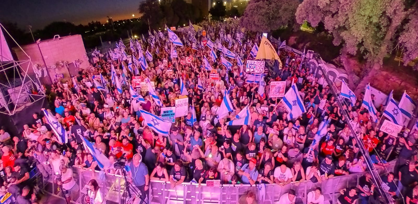 "ההפגנה נגד הממשלה מול הכנסת, הערב (ב') / צילום: ברק דור"