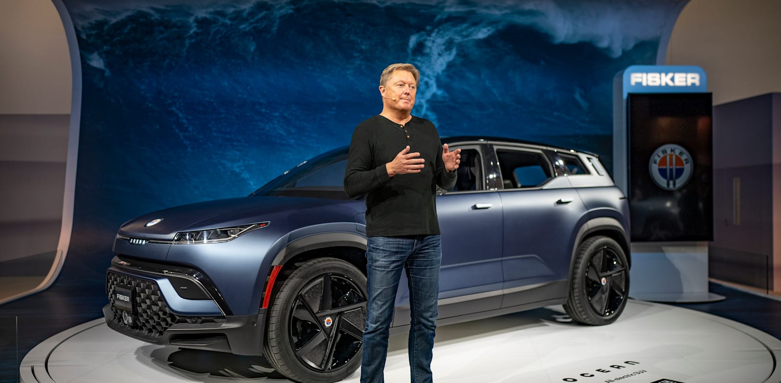 "הנריק פיסקר ודגם Ocean של החברה / צילום: ap, Joan Mateu Parra"