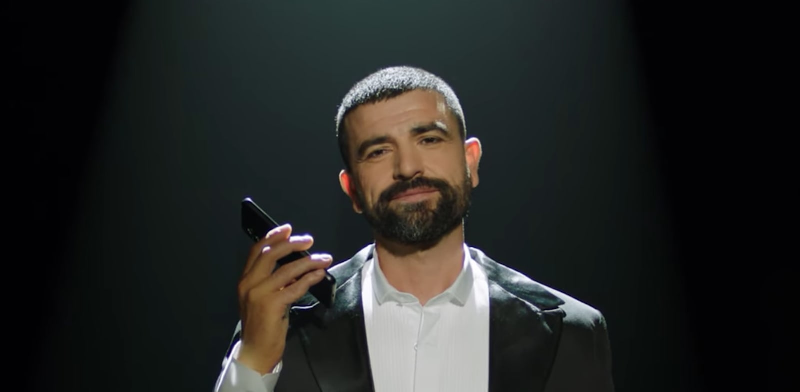 "עמוס תמם בקמפיין בנק הפועלים / צילום: צילום מסך מהקמפיין"