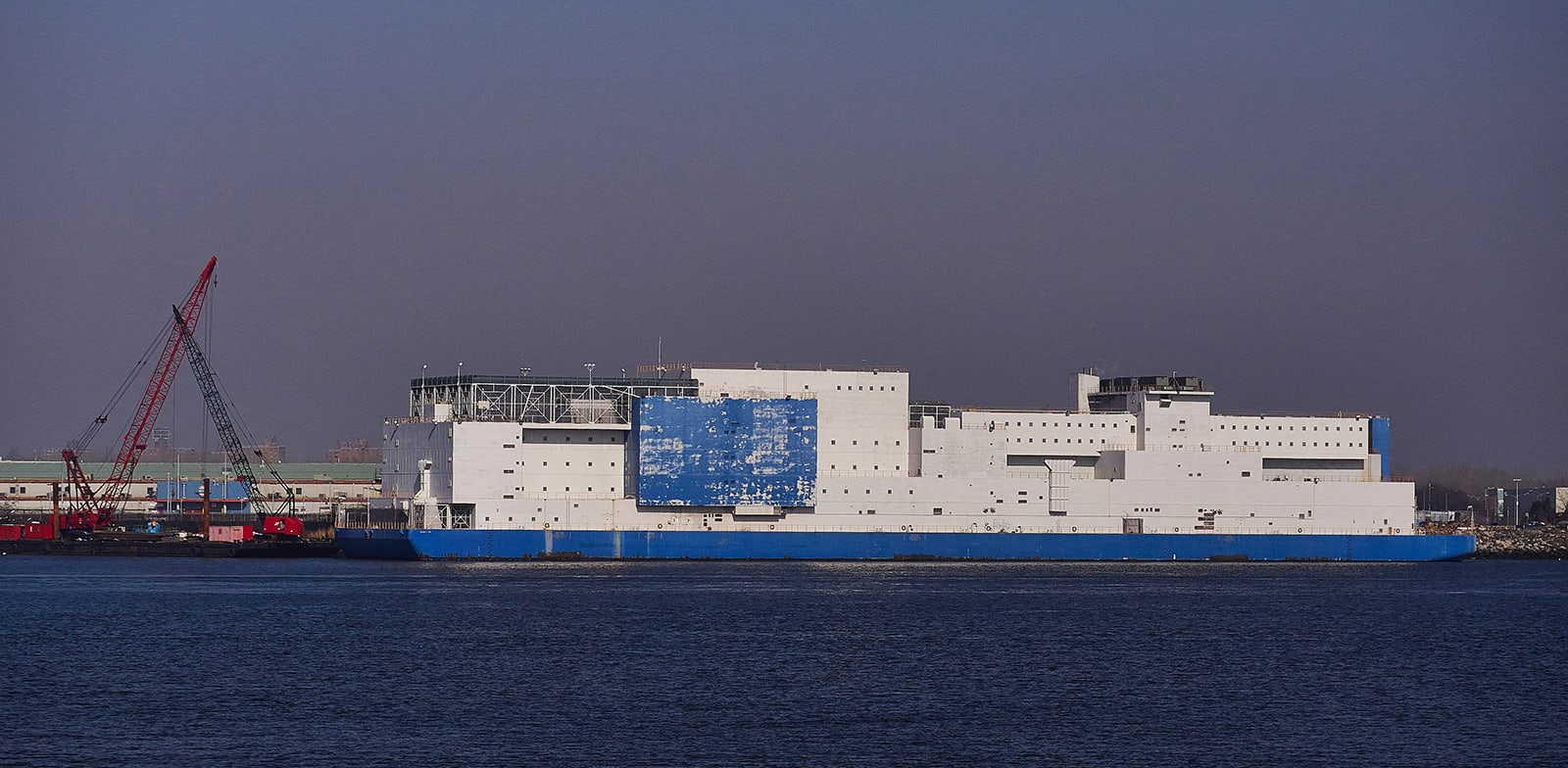 "אוניית הכלא וורנון סי. ביין באי רייקרס, ב־2022 / צילום: Reuters, TNS/ABACA"