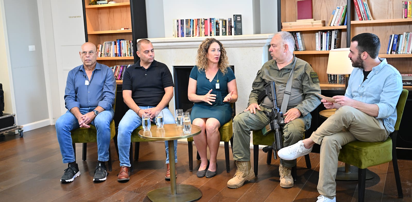 "משה מרי, דובי אמיתי, חיים פיגלין וענבר בזק בפאנל בהנחיית בר לביא / צילום: גיא צרחי"