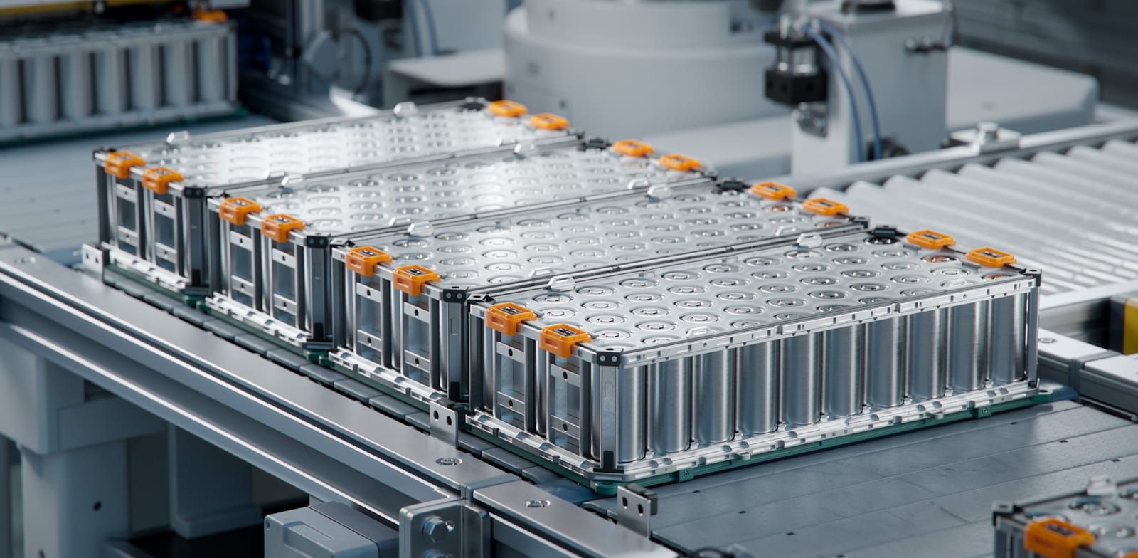 "מפעל לייצור סוללות לית'יום לכלי רכב חשמליים / צילום: Shutterstock"