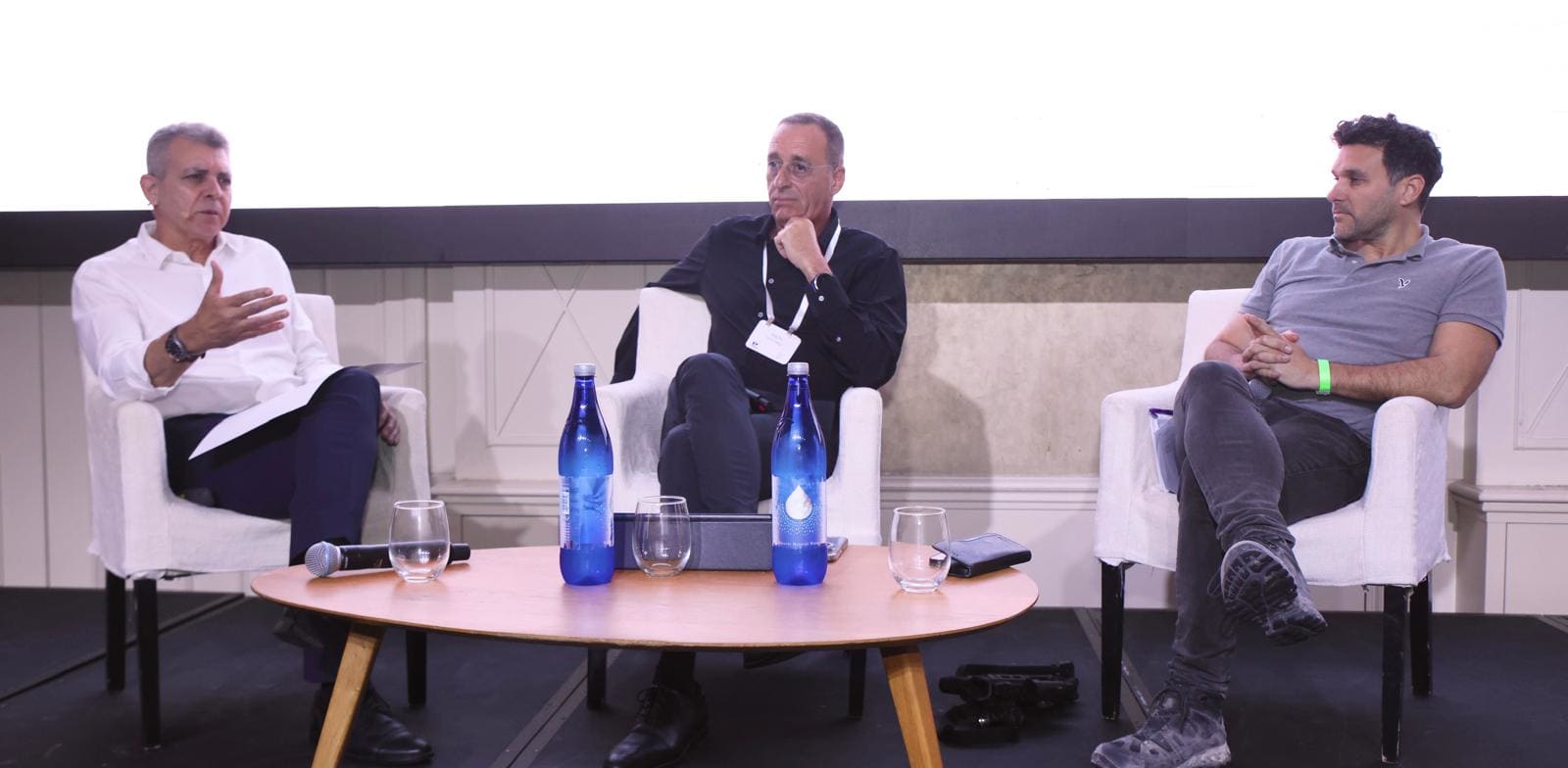 "משה אדרי, גיל גבע ורוני פלמר בפאנל משותף בכנס הנדל''ן של EY / צילום: כדיה לוי"