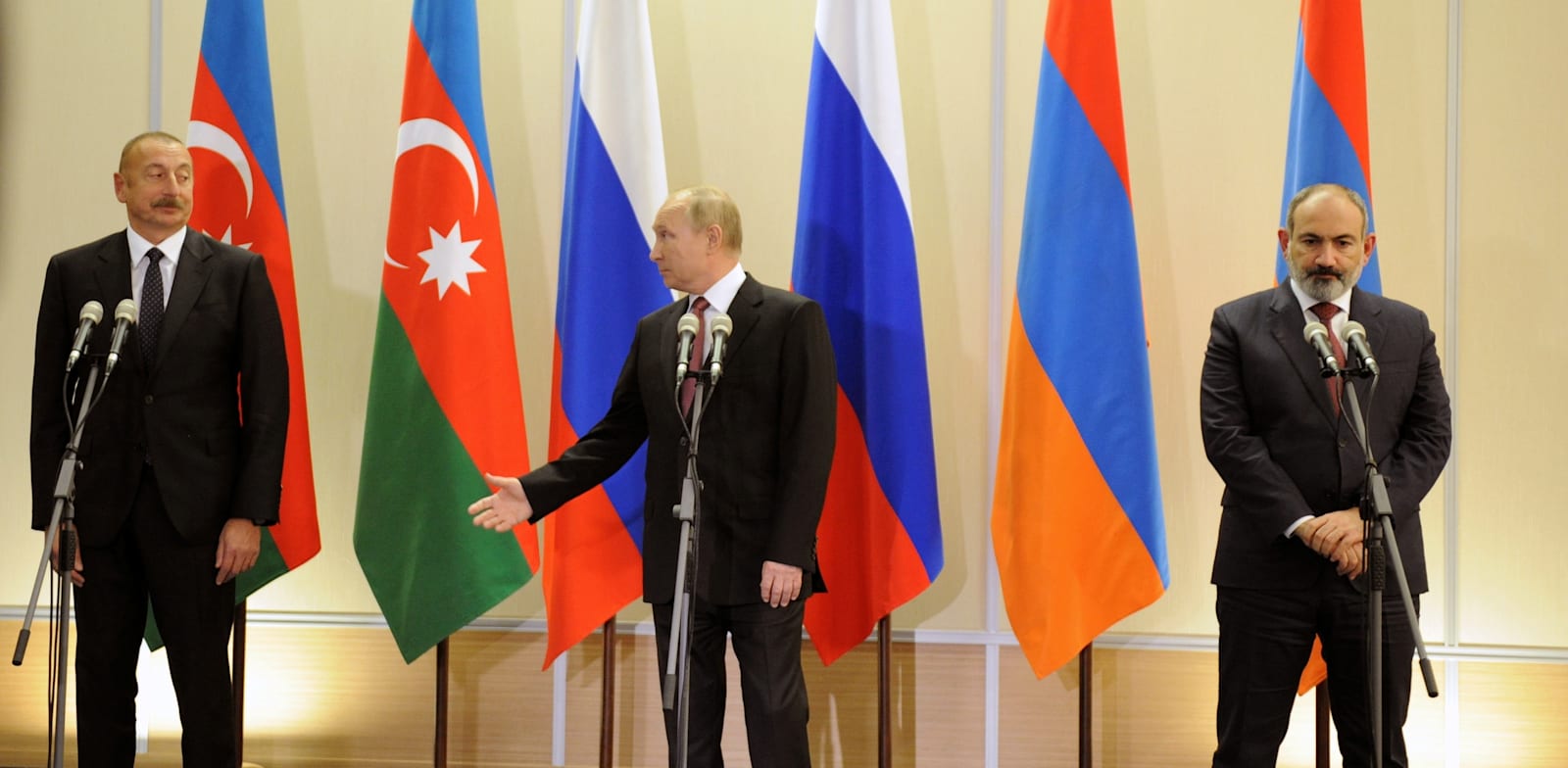 "ראש ממשלת ארמניה פשיניאן, נשיא רוסיה פוטין ונשיא אזרבייג'ן אלייב. ארמניה נבגדה / צילום: Reuters, SPUTNIK"