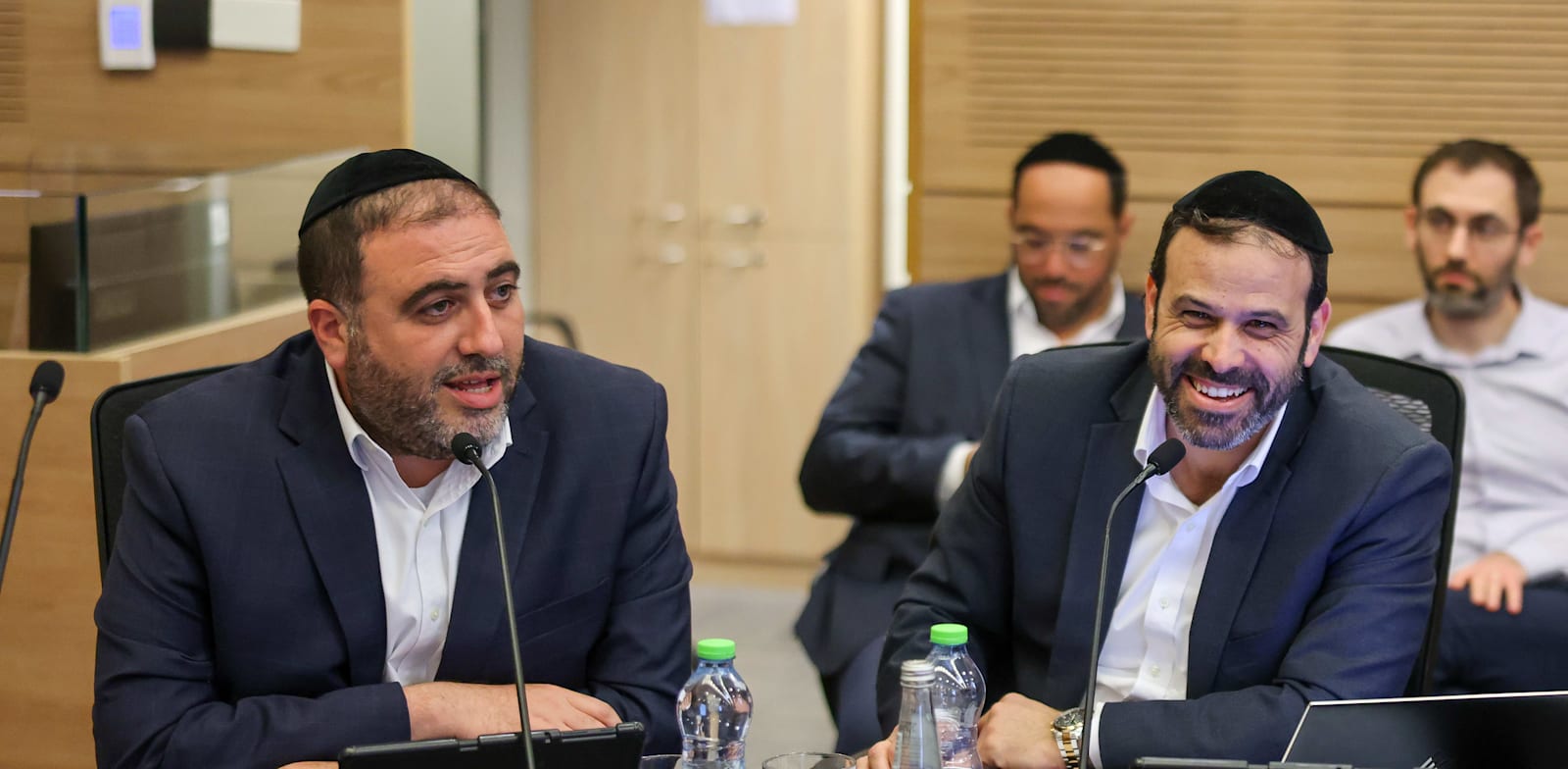 "ח''כ ינון אזולאי (מימין) והשר משה ארבל מש''ס, שדחפו לתיקון התוכנית / צילום: נועם מושקוביץ', דוברות הכנסת"