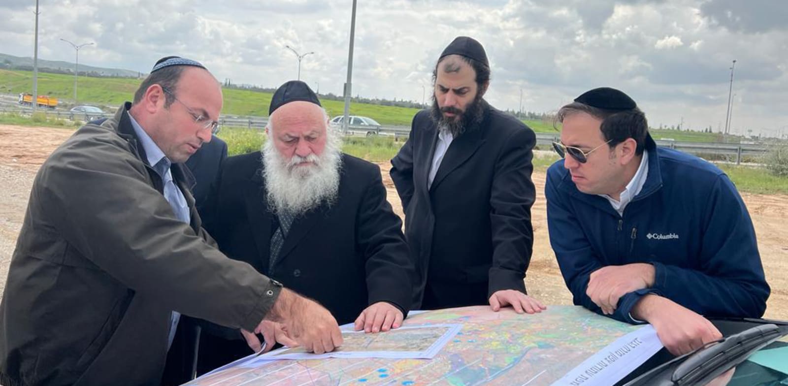 "השר גולדקנופף מבקר באדמות היישוב תילה / צילום: יח''צ"