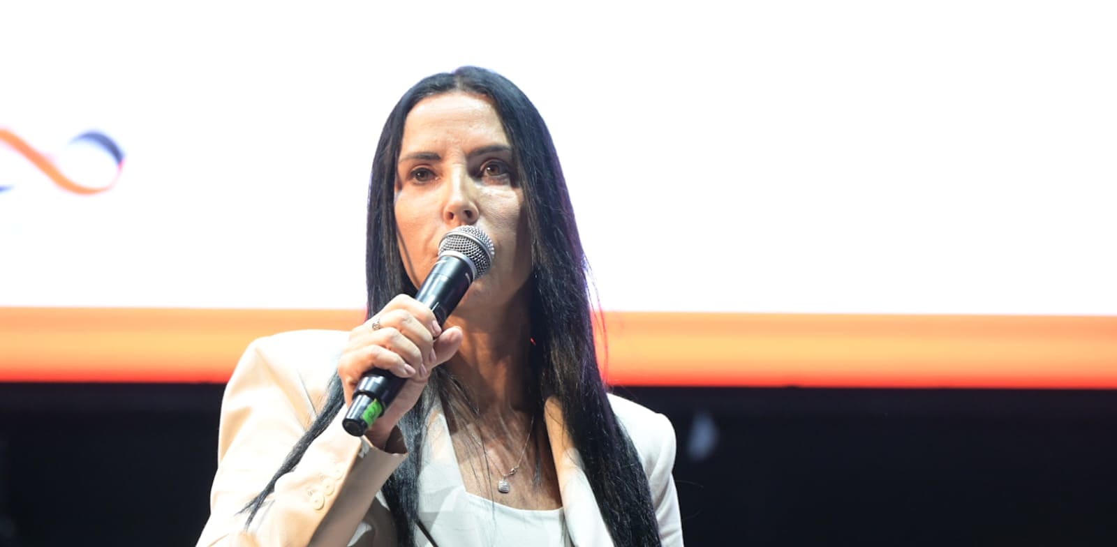 "שבי שמר, מנהלת החטיבה הקמעונאית, בנק מזרחי טפחות בוועידת הנדלן של מזרחי טפחות / צילום: תמר מצפי"