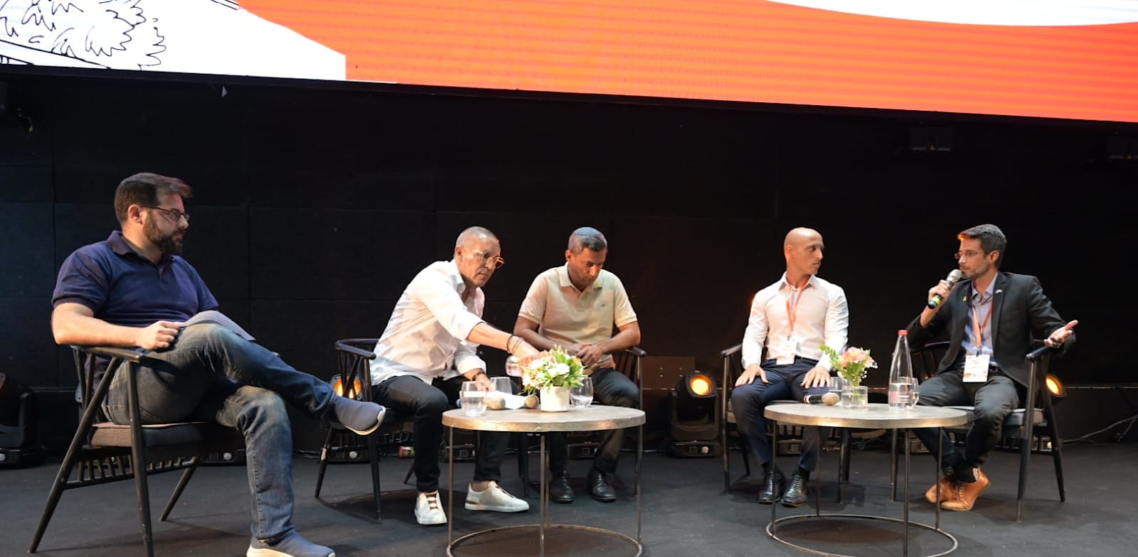 "אביחי שטרן, אלון דוידי, אלי אביסרור ועמיחי בן שלוש בפאנל משותף / צילום: תמר מצפי"