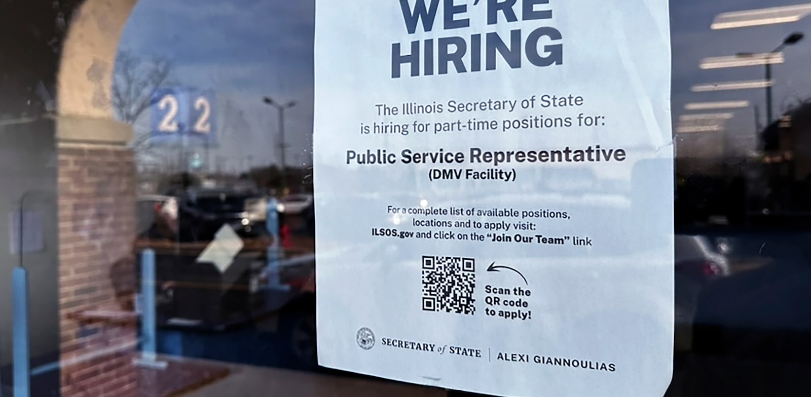 "שלט לחיפוש עובדים באילינוי, ארה''ב. שוק התעסוקה בארה''ב מתקרר / צילום: ap, Nam Y. Huh"