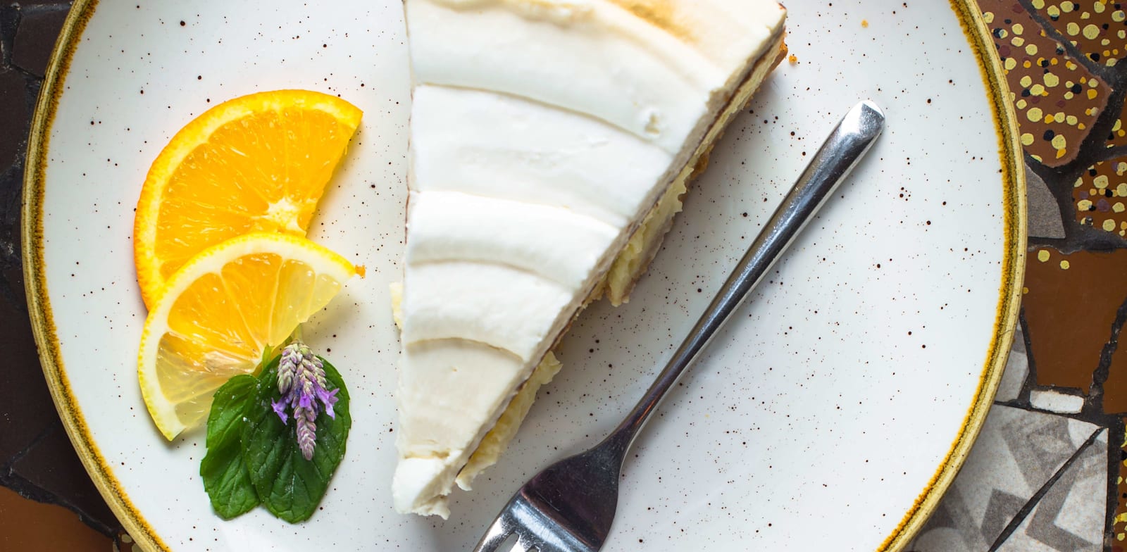 "עוגת גבינה בקפה יודפת / צילום: יוליה ברזינה"