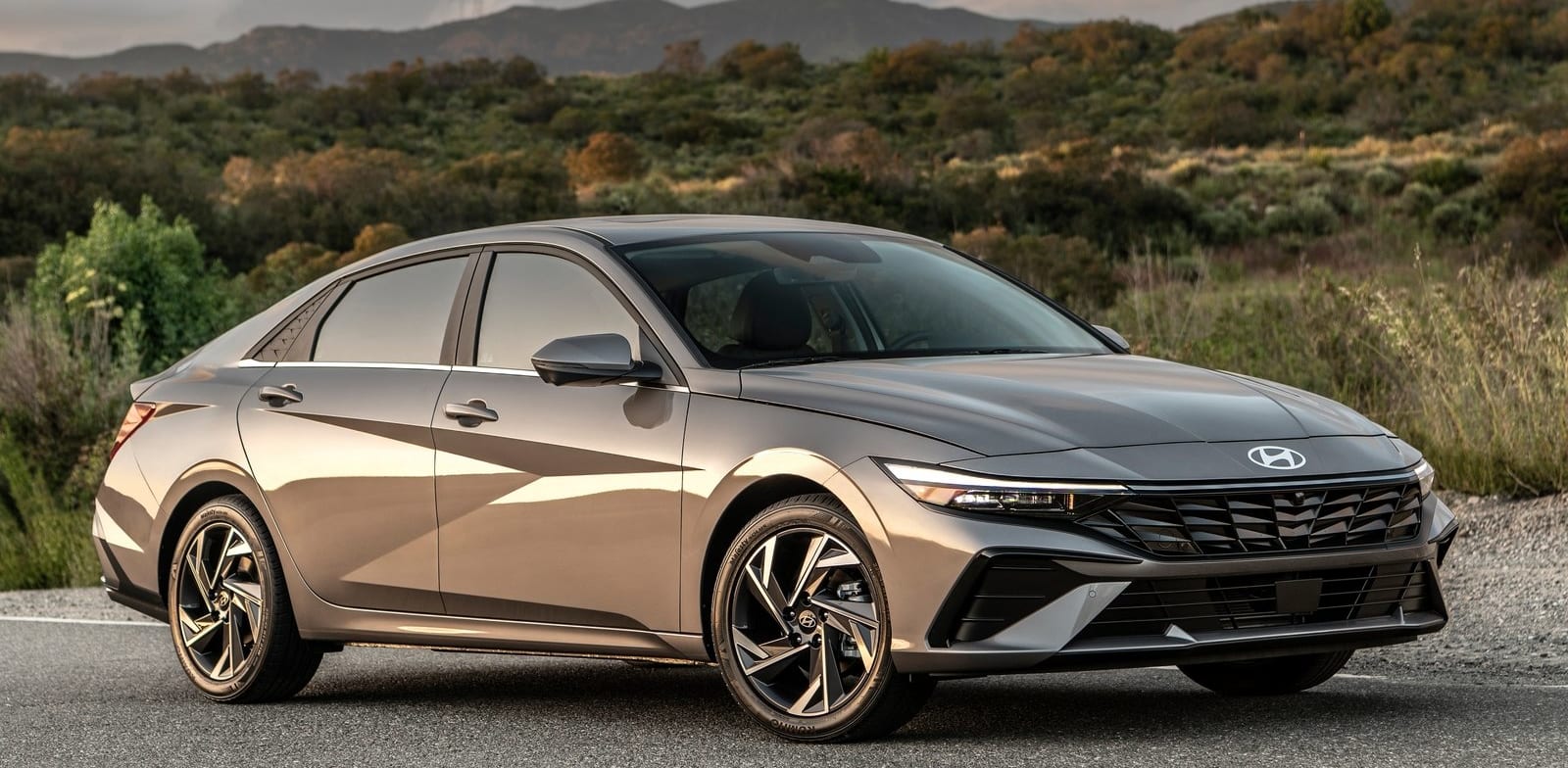 "יונדאי אלנטרה הייבריד 2024 / צילום: יח''צ"