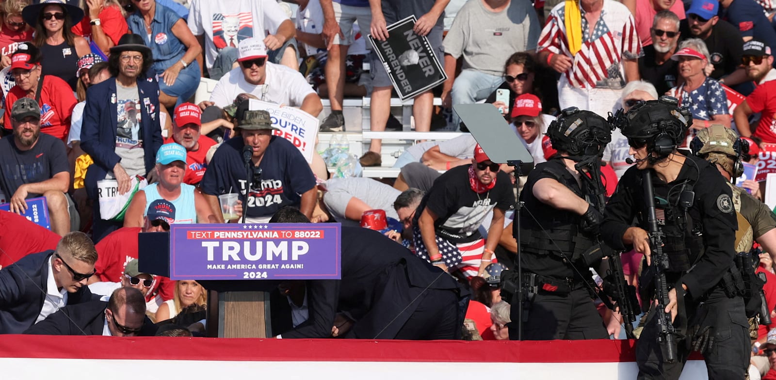 "עצרת הבחירות של טראמפ בבאטלר, פנסילבניה. הנשיא לשעבר נראה מתכופף / צילום: Reuters, Brendan McDermid"