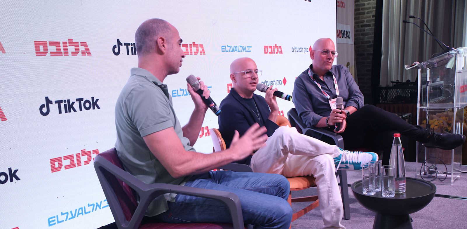 יגאל ברקת ונדב חנין בשיחה עם ערן גפן בכנס MAD HEAD / צילום: כדיה לוי