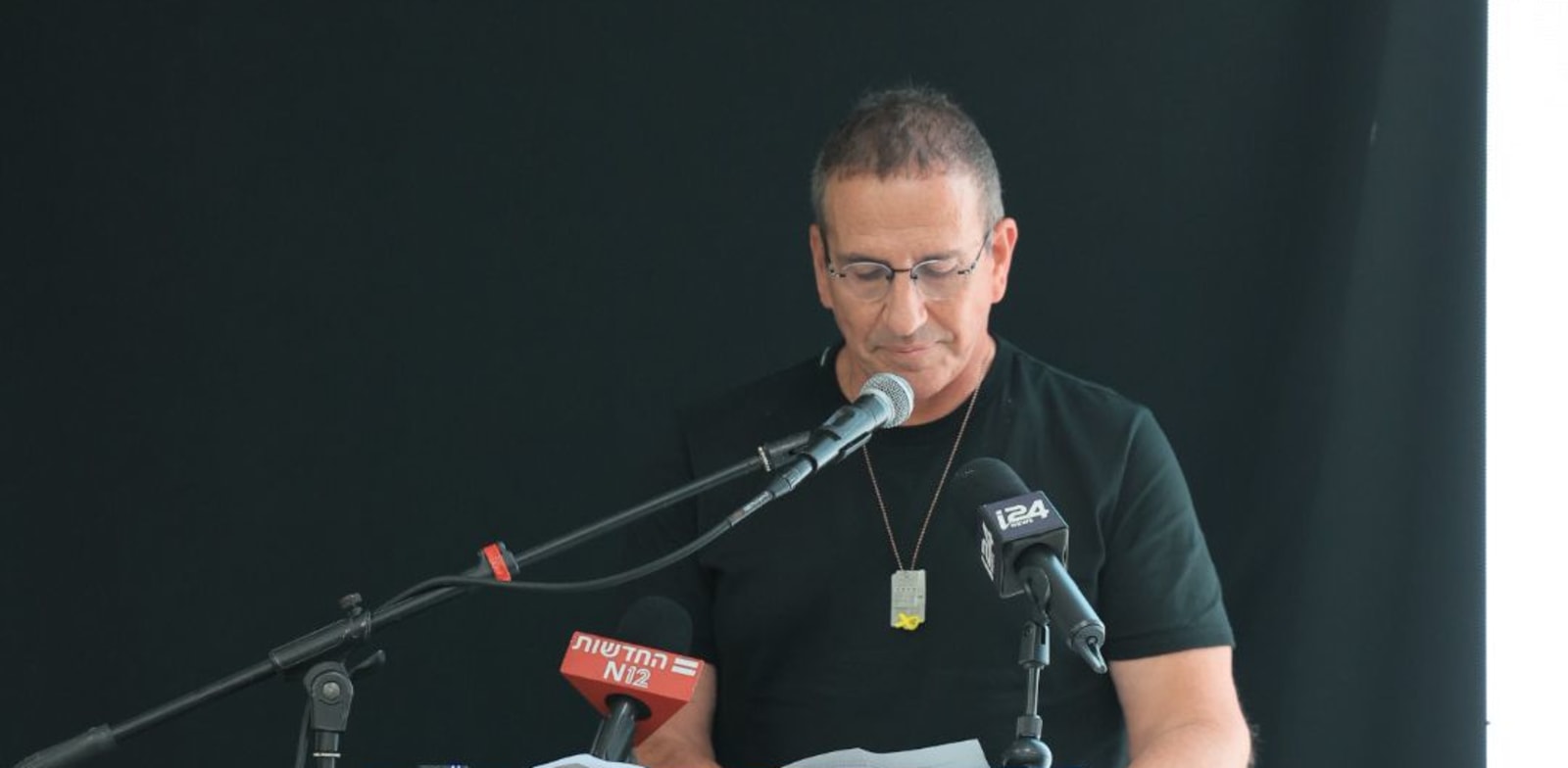 איל וולדמן בכנס החרום הלאומי בקריית שמונה / צילום: שרון רביבו