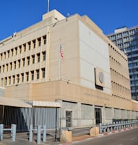 שגרירות ארה''ב בתל אביב / צילום: Shutterstock