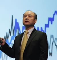 מסאיושי סאן, מנכ''ל סופטבנק / צילום: ap, Eugene Hoshiko