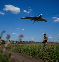 כטב''ם אוקראיני משוגר אל עבר דונצק / צילום: ap, Evgeniy Maloletka