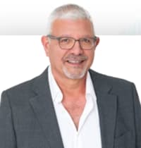 איציק אמסלם, יו''ר ומבעלי אלמוג (כ.ד.א.י.) / צילום: מצגת החברה איציק אמסלם, יו''ר ומבעלי אלמוג (כ.ד.א.י.) / צילום: מצגת החברה