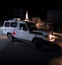 הצלב האדום מוביל חללים חטופים לישראל / צילום: Reuters