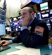 סוחר בקומת המסחר בבורסת ניו יורק / צילום: ap, Richard Drew
