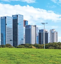 אזור המשרדים של בני ברק. מה קורה ליתרון התחרותי במציאות? / צילום: Shutterstock