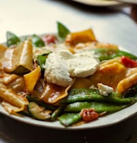 מנה בקפה נחשון / צילום: טל בדרק