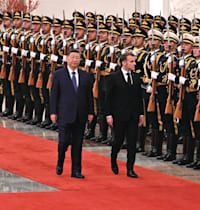 מקרון לצד נשיא סין שי ג'ינפינג, בביקור בבייג'ינג השבוע / צילום: ap, Adek Berry