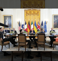 המאמצים לא הניבו את התוצאות המקוות. מנהיגי אירופה באחת משיחותיהם עם נשיא ארה''ב, דונלד טראמפ / צילום: ap, Alex Brandon