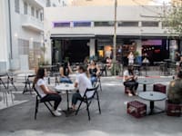 בית קפה בנחלת בנימין בתל אביב / צילום: כדיה לוי