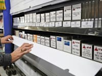 סיגריות בפיצוציה בת''א / צילום: כדיה לוי