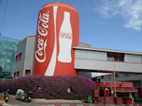 מפעל קוקה קולה בבני ברק / צילום: איל יצהר