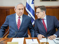 צחי ברוורמן ובנימין נתניהו / צילום: אמיל סלמן-הארץ