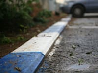 מדרכה כחול לבן / צילום: עינת לברון