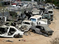 מגרש מכוניות הרוסות / צילום: תמר מצפי