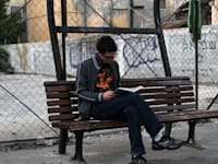 קוראים ספרים בחוץ / צילום: שלומי יוסף,מתוך הבלוג פפראצי-עמך ספר