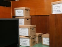 מעבר על תיקים וסיכומם יארך שניות בלבד / צילום: עינת לברון