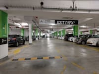 חניון תת קרקעי, רחוב ז'בוטינסקי 9  בני ברק / צילום: איל יצהר